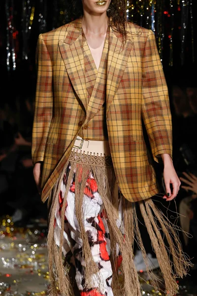 Look 28